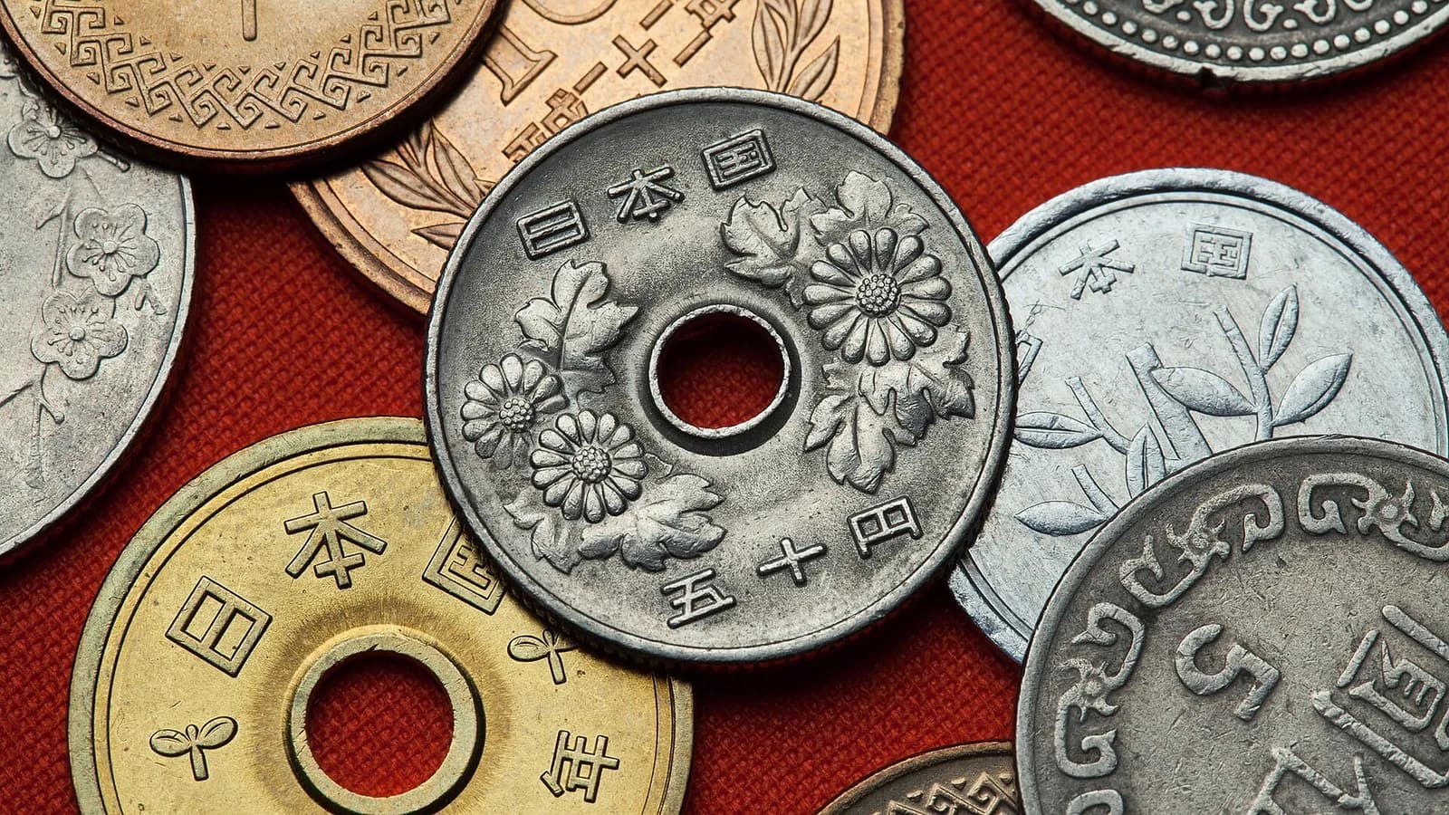近代日本の貨幣（写真: Wikimedia Commons）