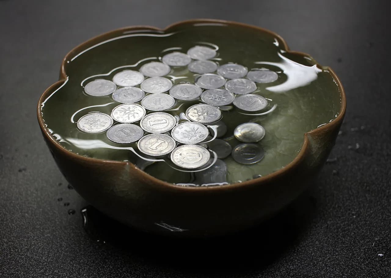 近代日本の貨幣（写真: Wikimedia Commons）