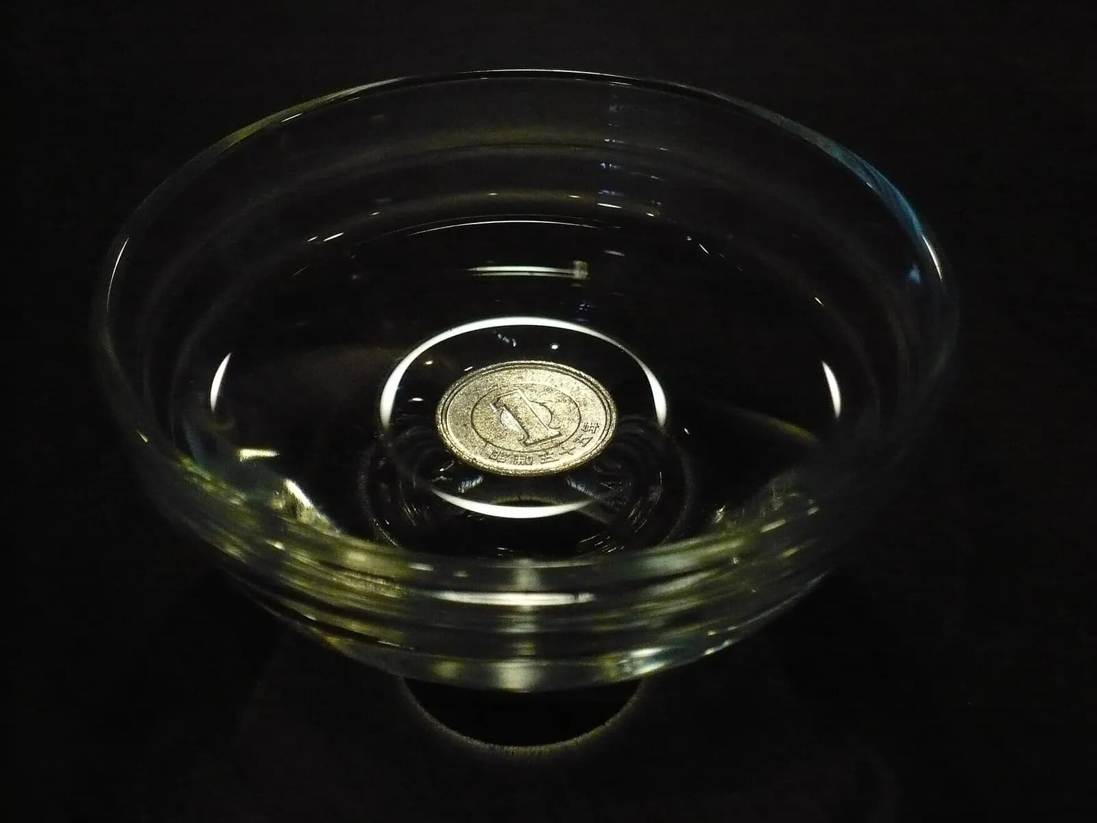 近代日本の貨幣（写真: Wikimedia Commons）
