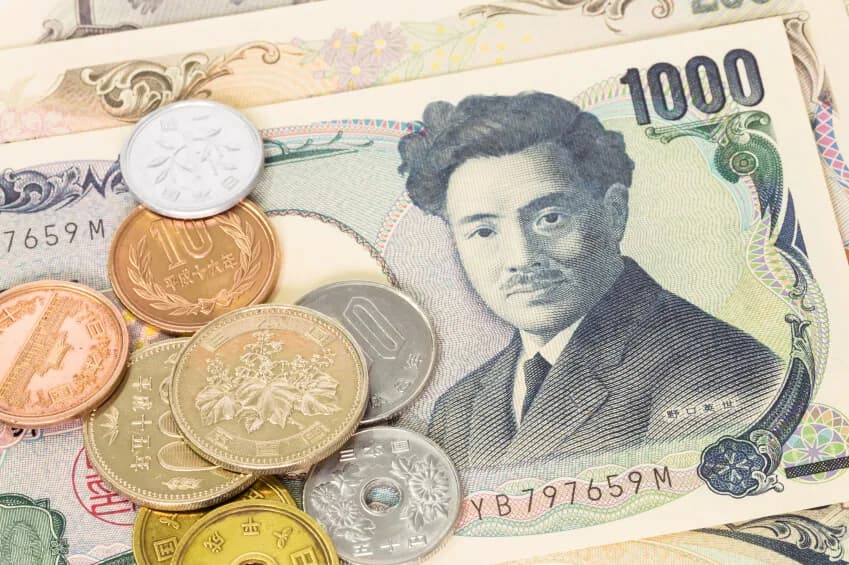 近代日本の貨幣（写真: Wikimedia Commons）