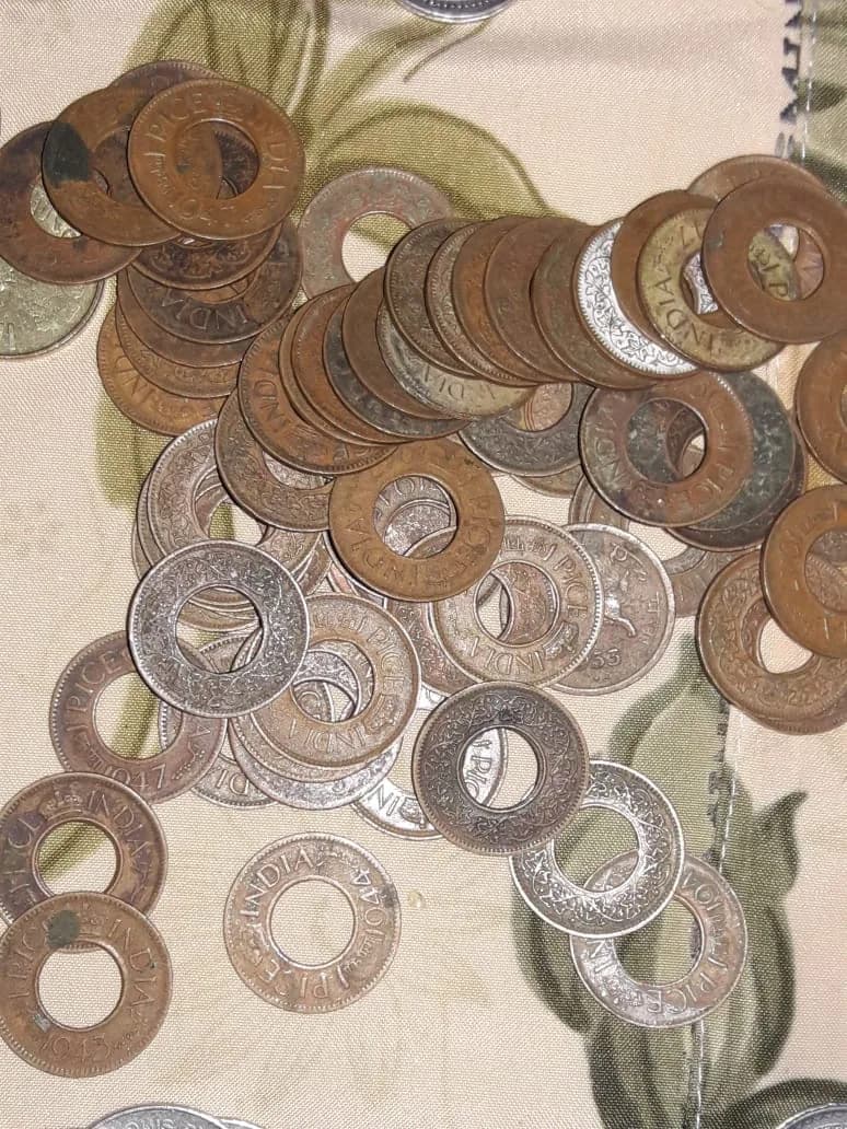 近代日本の貨幣(写真: Wikimedia Commons)